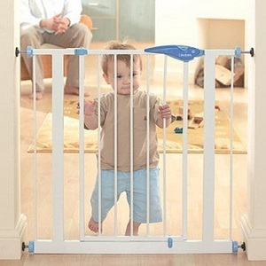 retractable child safety gate